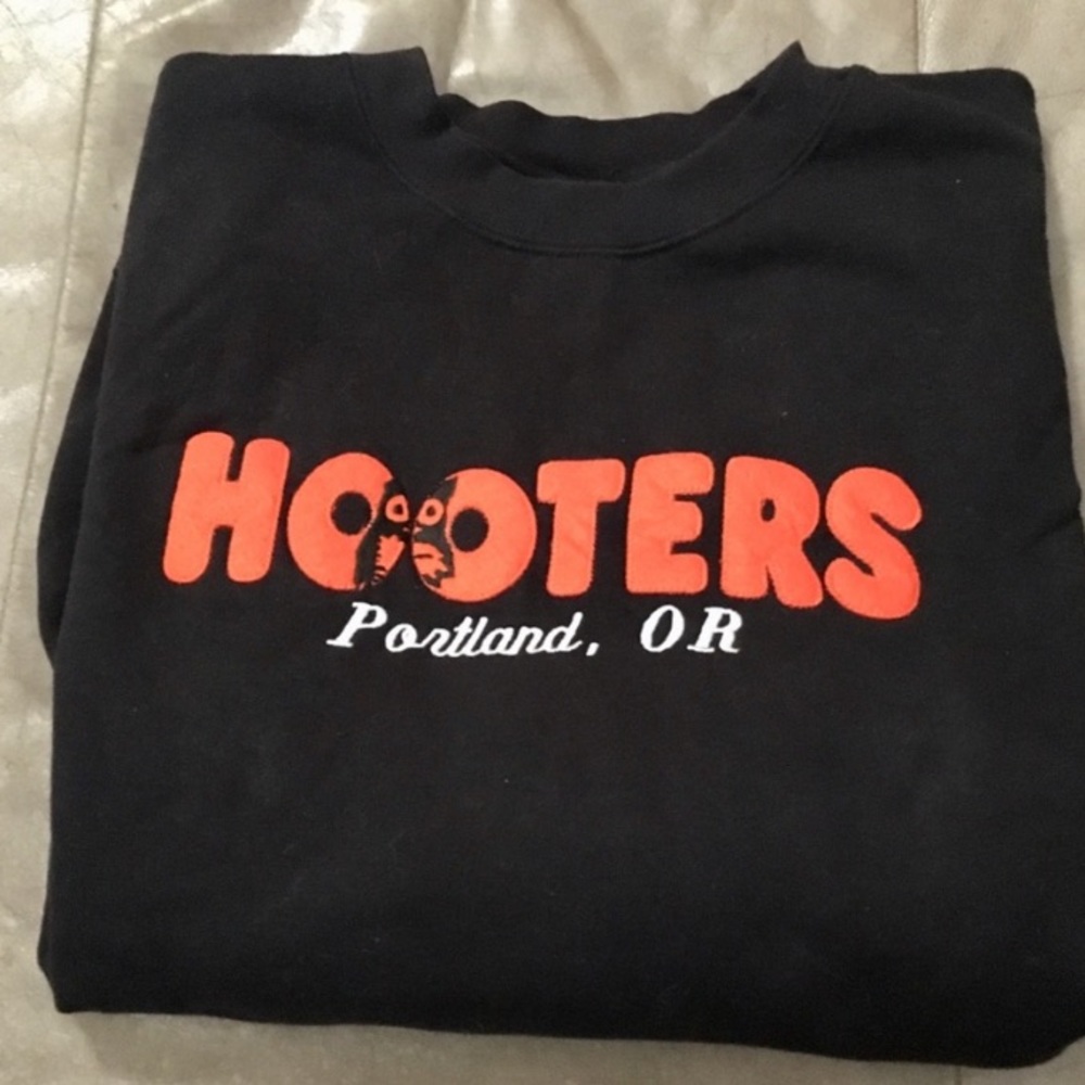 Hooters Black, Heavy Sweatshirt!